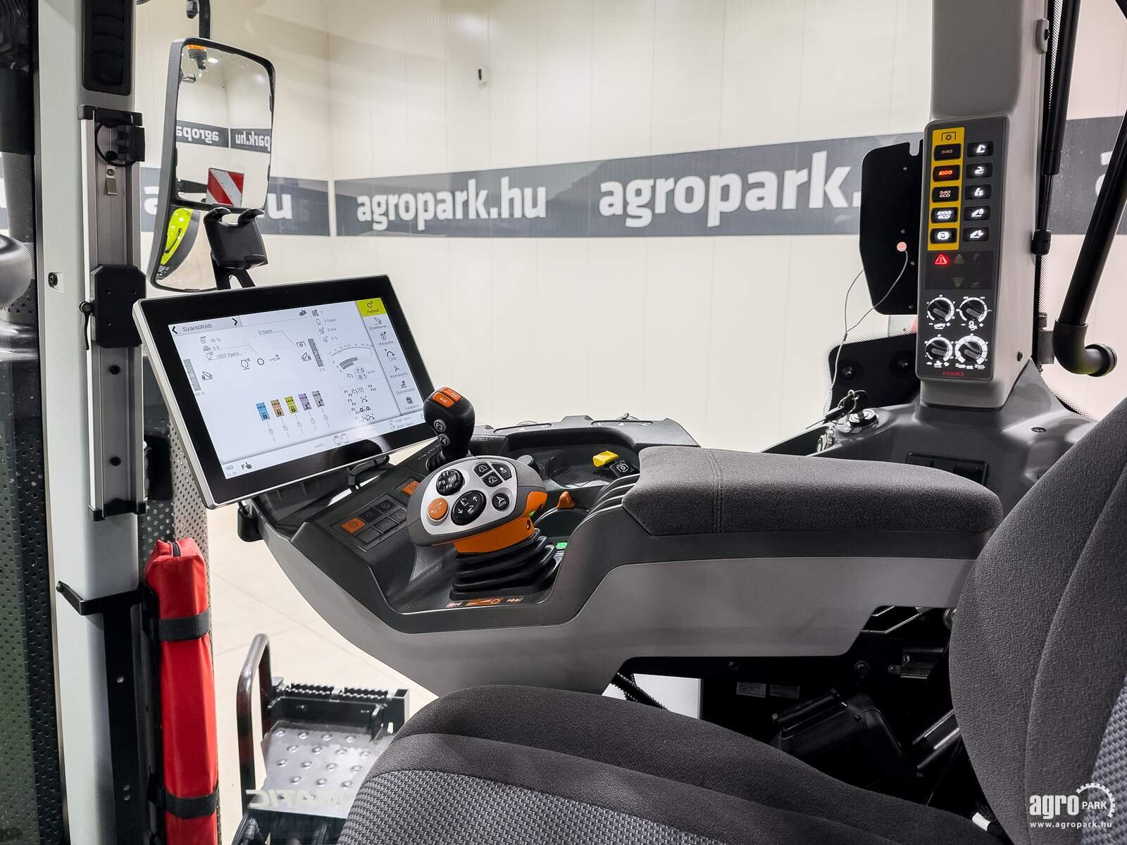 Traktor des Typs CLAAS Axion 930, Gebrauchtmaschine in Csengele (Bild 12)