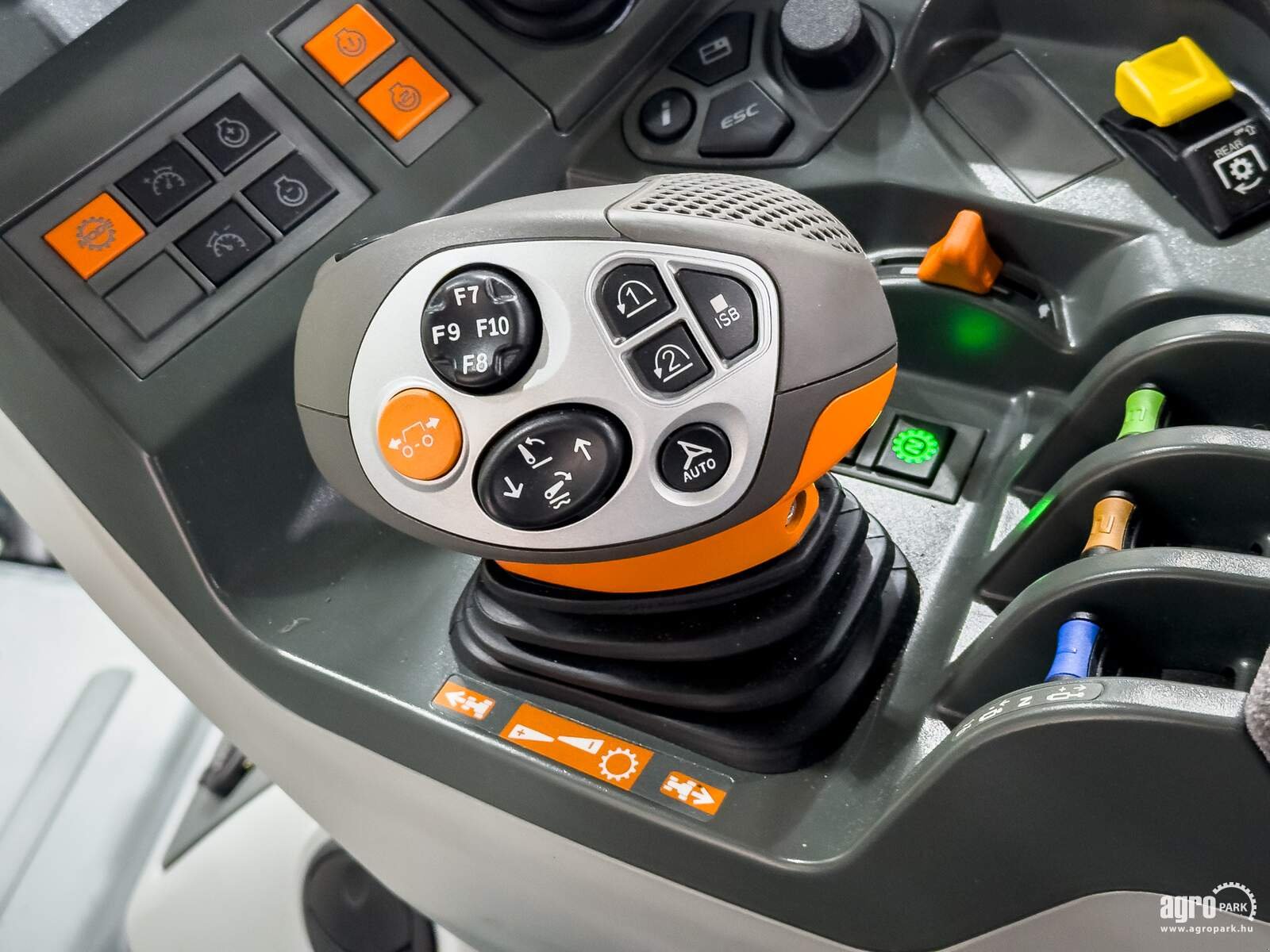 Traktor des Typs CLAAS Axion 930, Gebrauchtmaschine in Csengele (Bild 13)