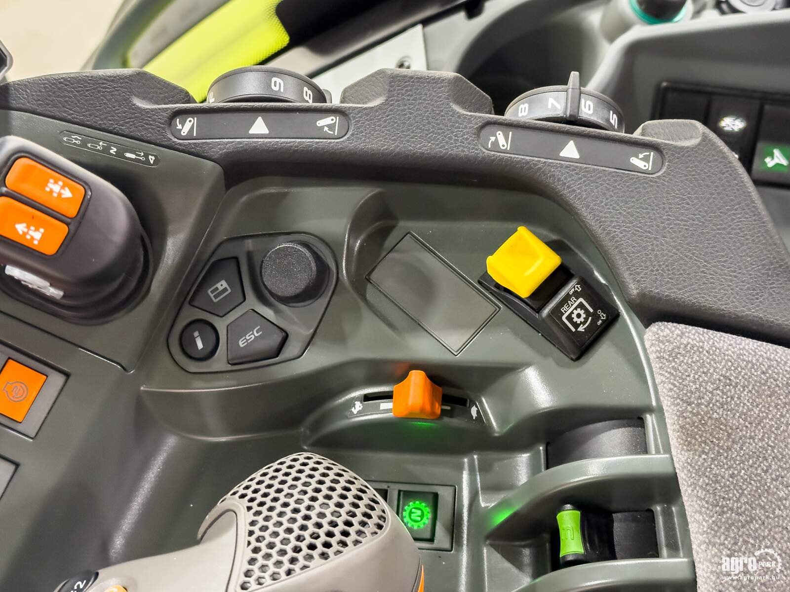 Traktor des Typs CLAAS Axion 930, Gebrauchtmaschine in Csengele (Bild 16)