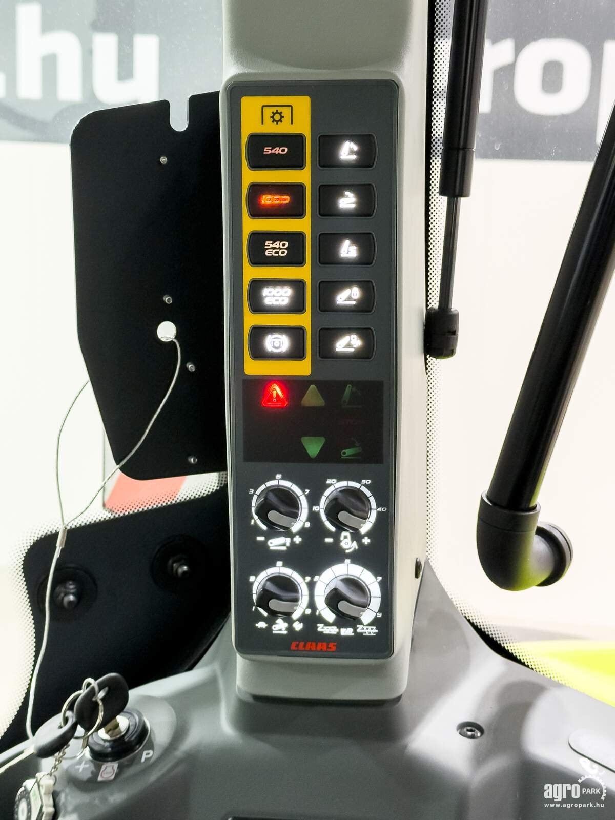 Traktor des Typs CLAAS Axion 930, Gebrauchtmaschine in Csengele (Bild 19)