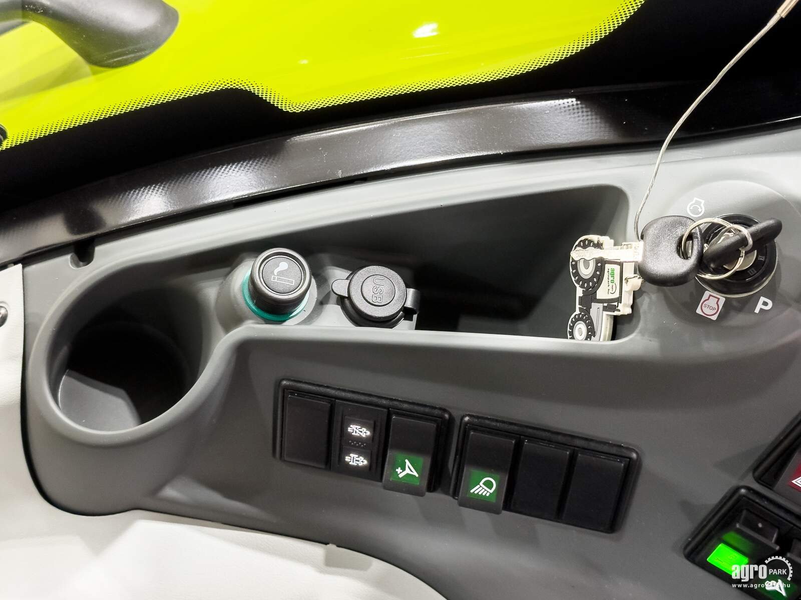 Traktor des Typs CLAAS Axion 930, Gebrauchtmaschine in Csengele (Bild 20)