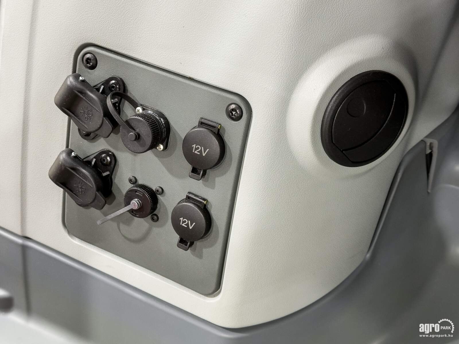 Traktor des Typs CLAAS Axion 930, Gebrauchtmaschine in Csengele (Bild 23)