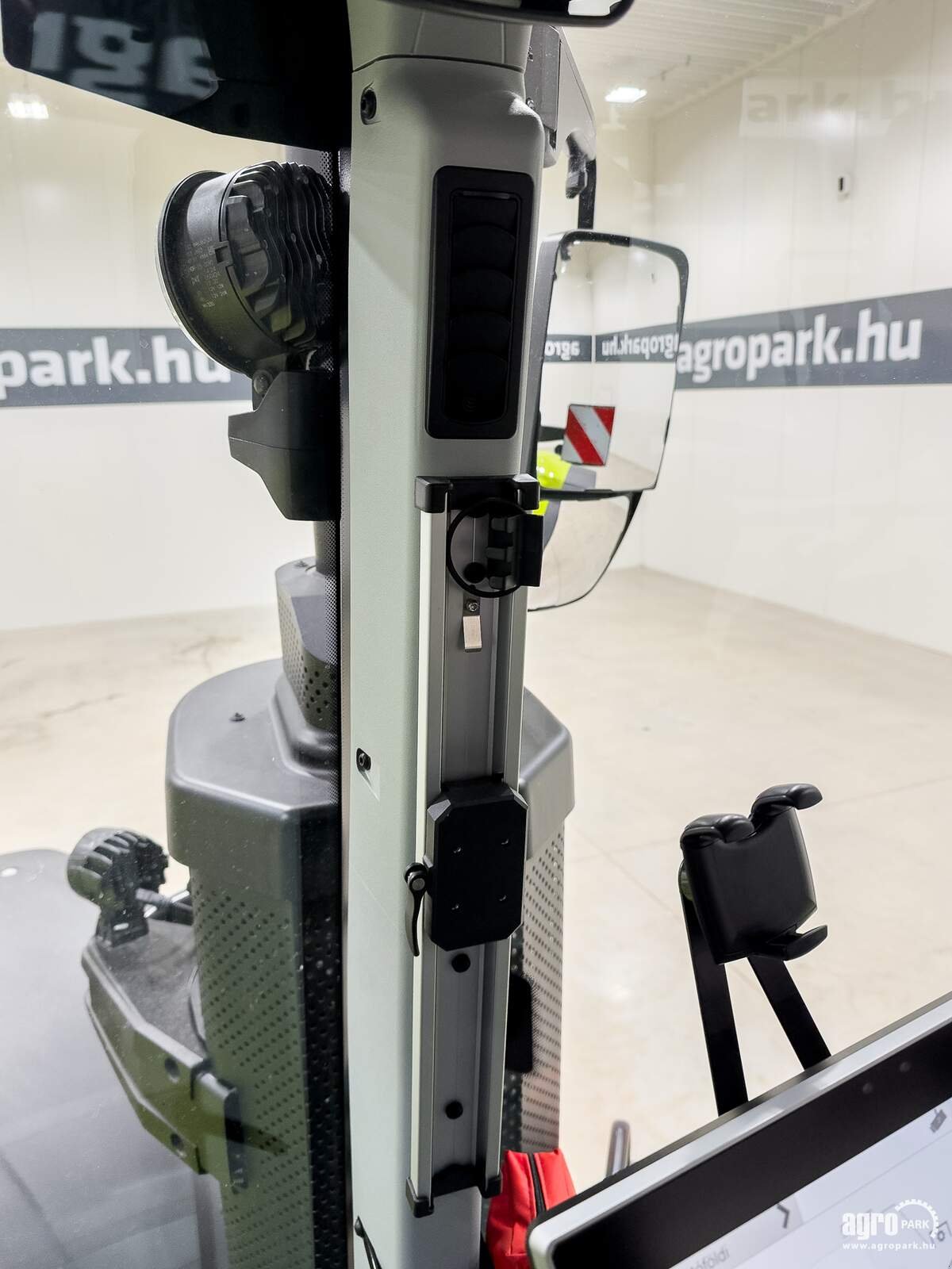 Traktor des Typs CLAAS Axion 930, Gebrauchtmaschine in Csengele (Bild 25)