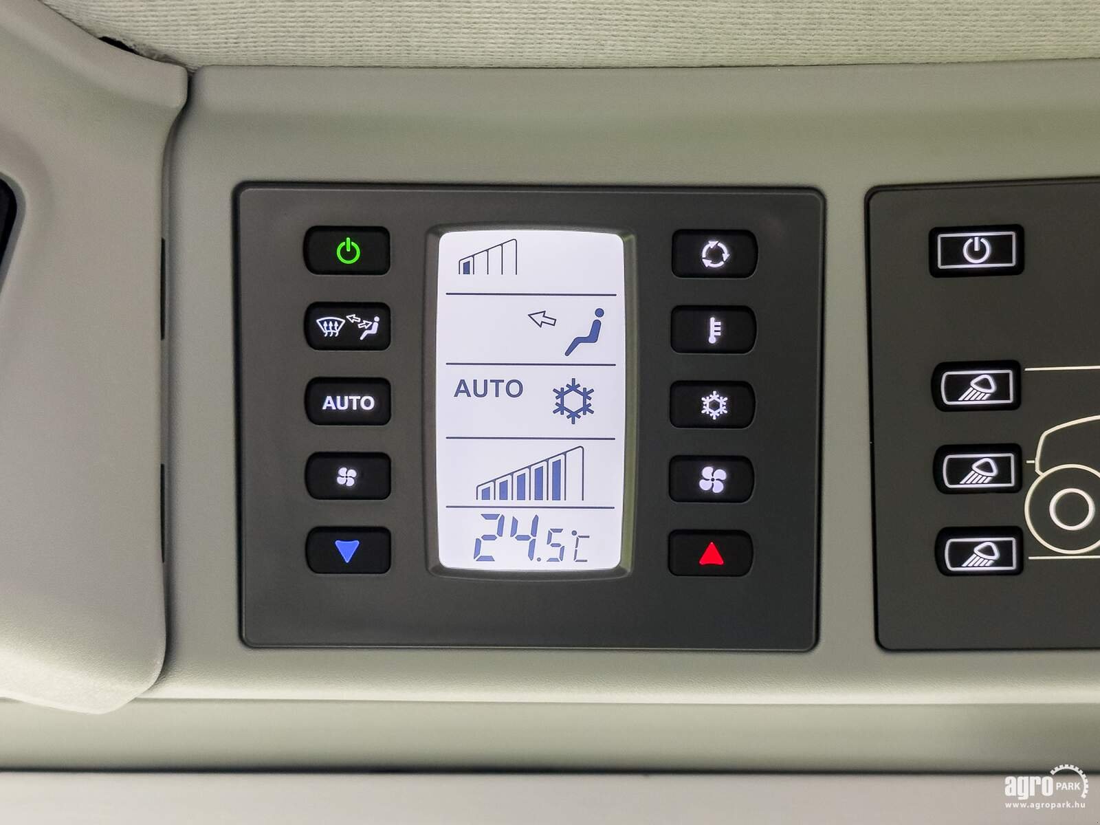 Traktor des Typs CLAAS Axion 930, Gebrauchtmaschine in Csengele (Bild 28)