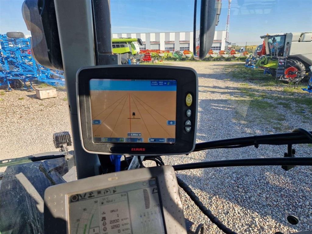 Traktor des Typs CLAAS Axion 950 CMatic GPS. Auto Steer. CEBIS Terminal S10. Front lift. 50 km/t. Variable transmission., Gebrauchtmaschine in Kolding (Bild 2)