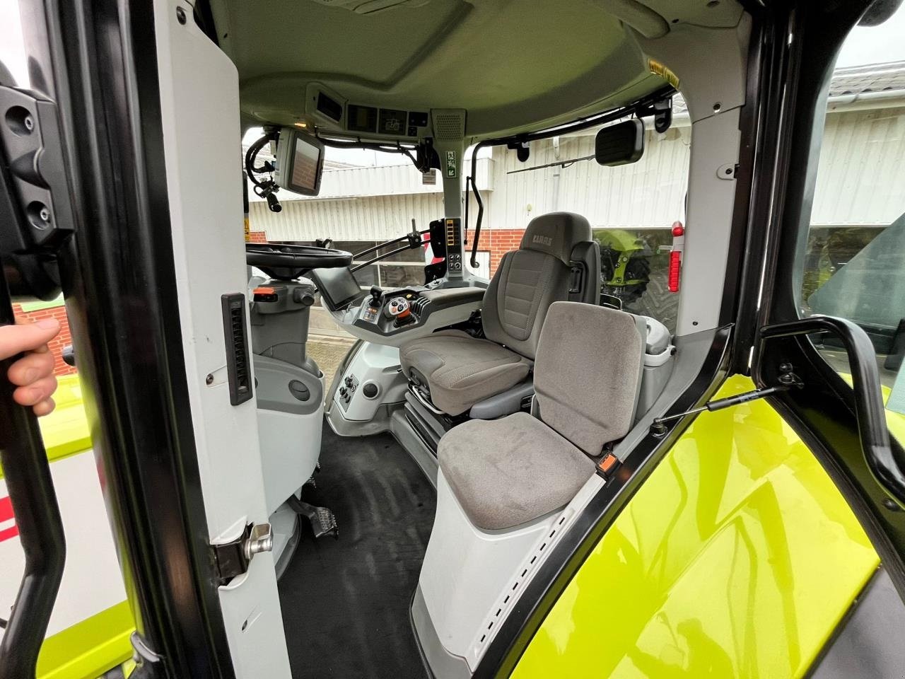 Traktor of the type CLAAS AXION 960 CEBIS, Gebrauchtmaschine in Tim (Picture 11)