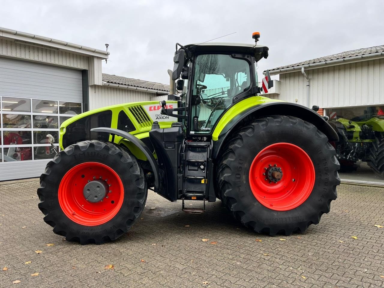 Traktor of the type CLAAS AXION 960 CEBIS, Gebrauchtmaschine in Tim (Picture 2)