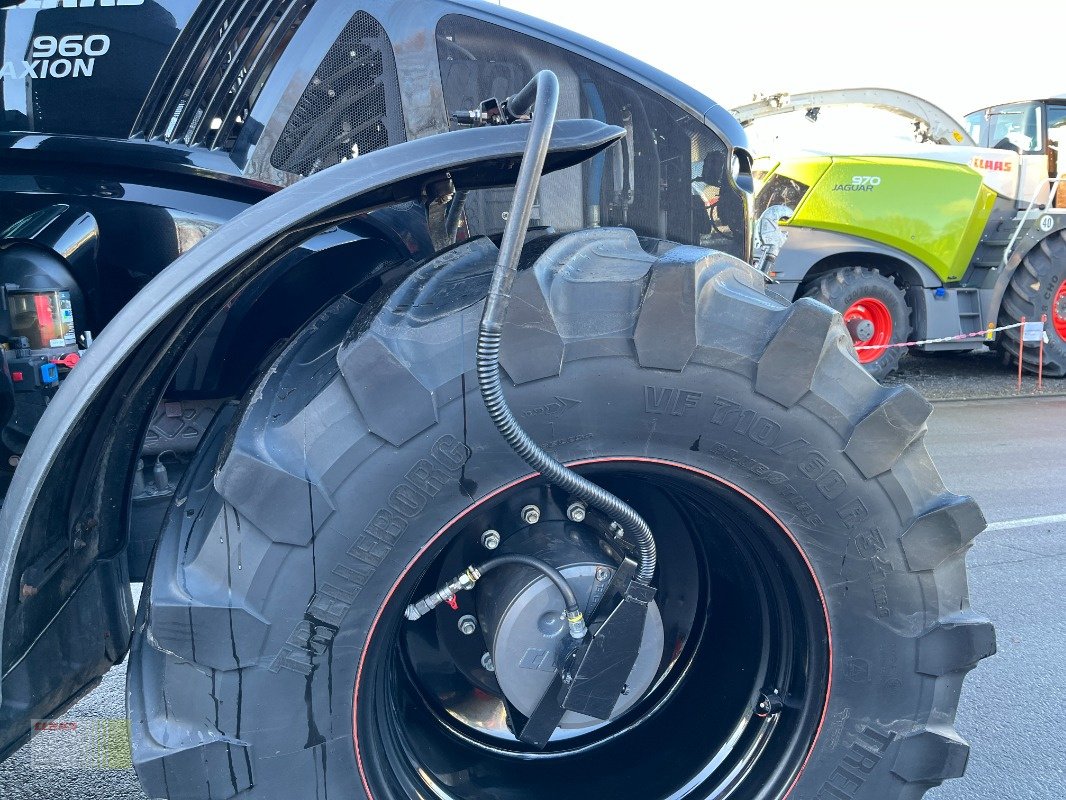 Traktor типа CLAAS AXION 960 CMATIC CEBIS BLACK EDITION, RDA, MAXI CARE 2027, Lenksystem, nur 1.838 h !, Gebrauchtmaschine в Neerstedt (Фотография 14)