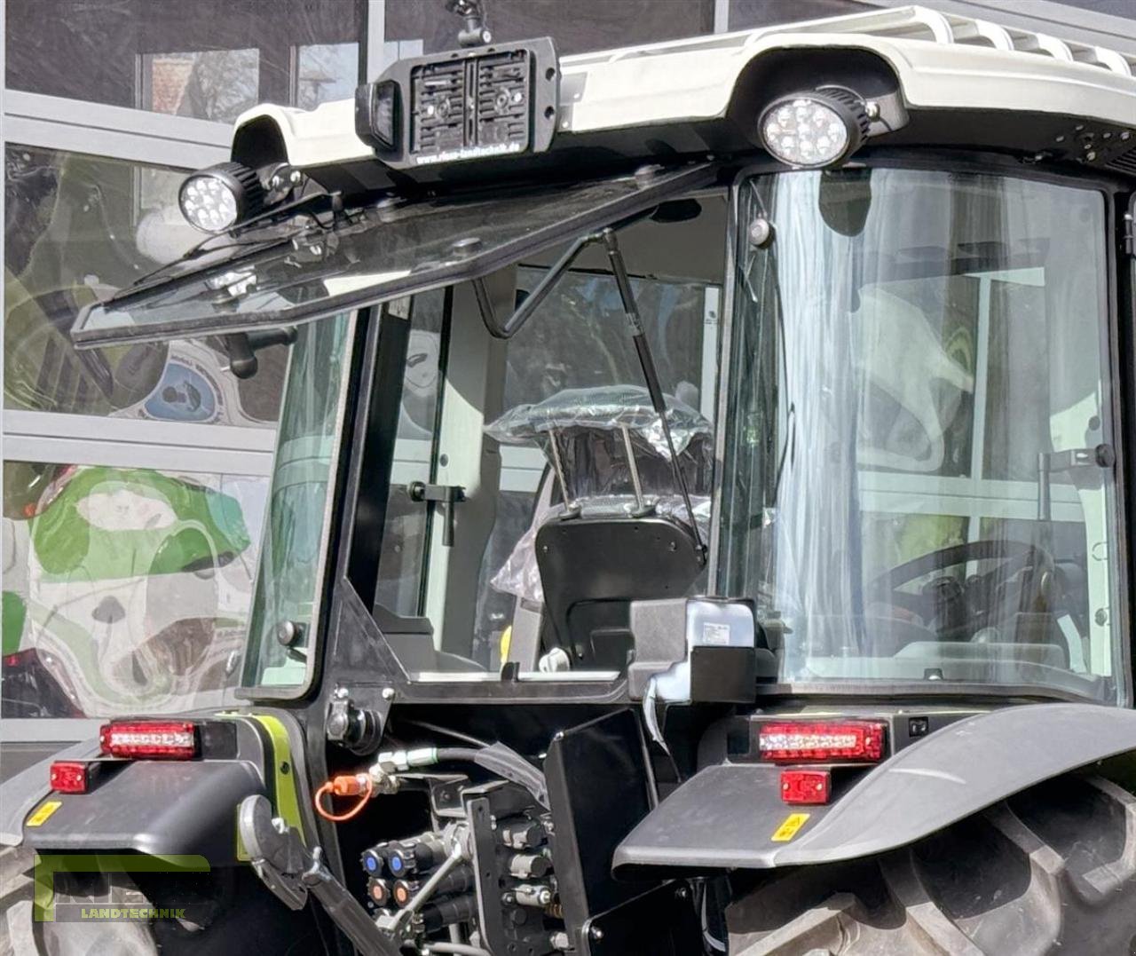 Traktor des Typs CLAAS AXOS 240 Advanced Black A110, Neumaschine in Homberg (Ohm) - Maulbach (Bild 13)