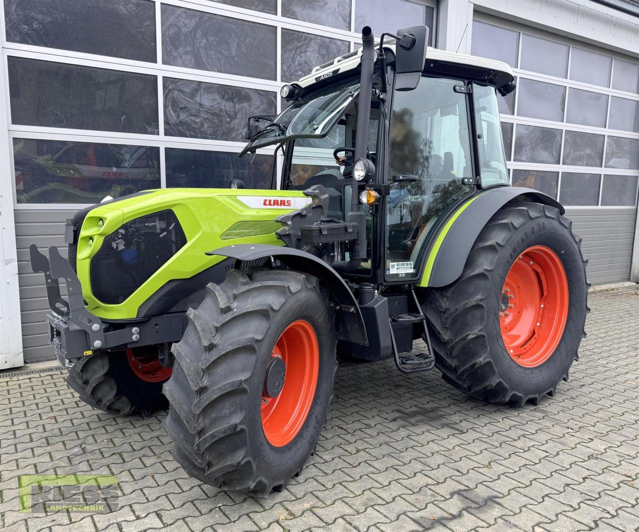 Traktor of the type CLAAS AXOS 240 Advanced FL-Konsole, Neumaschine in Homberg/Ohm - Maulbach (Picture 1)