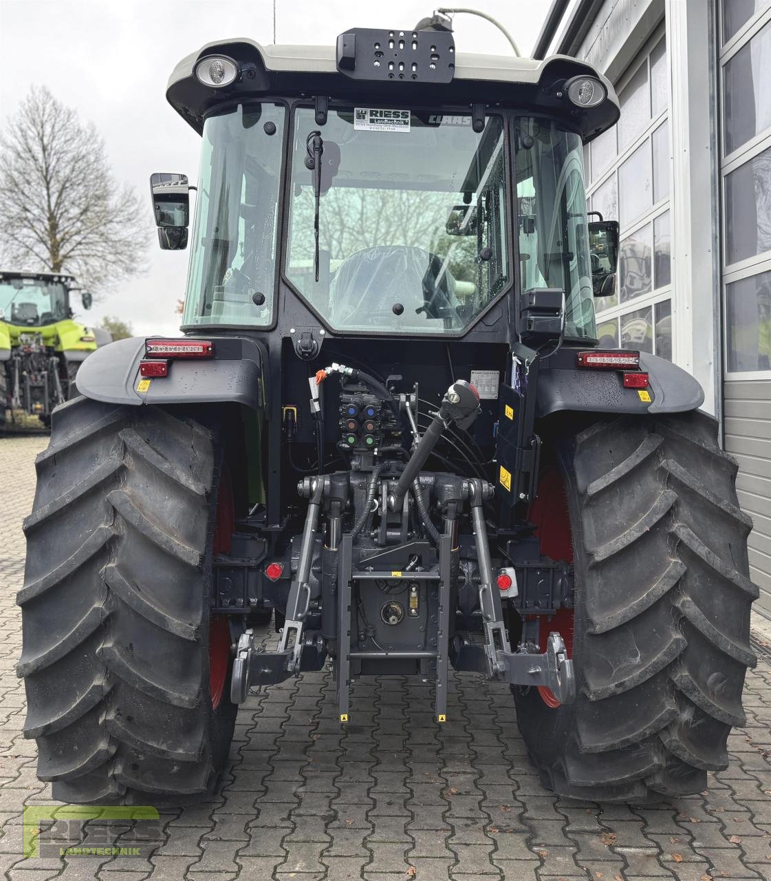 Traktor of the type CLAAS AXOS 240 Advanced FL-Konsole, Neumaschine in Homberg/Ohm - Maulbach (Picture 3)