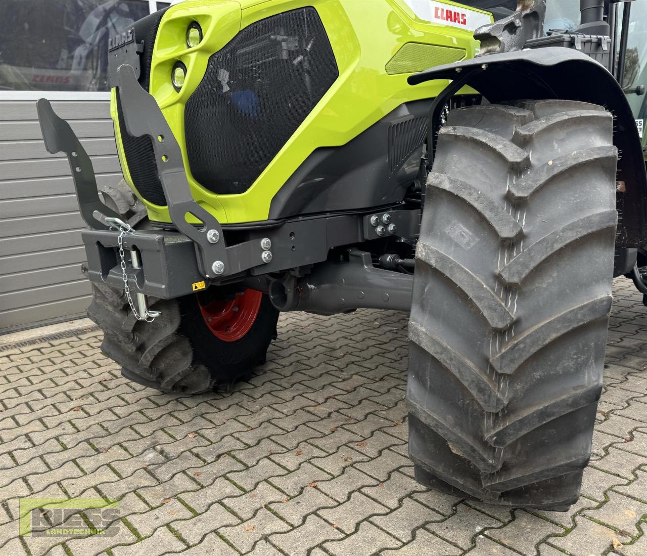 Traktor of the type CLAAS AXOS 240 Advanced FL-Konsole, Neumaschine in Homberg/Ohm - Maulbach (Picture 5)
