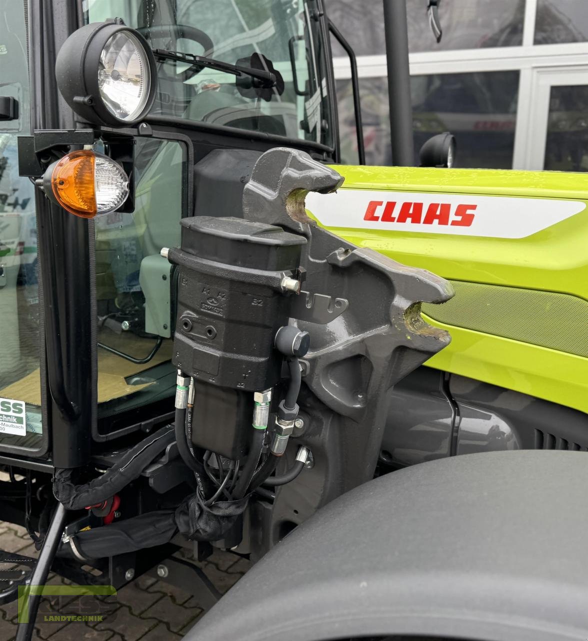 Traktor of the type CLAAS AXOS 240 Advanced FL-Konsole, Neumaschine in Homberg/Ohm - Maulbach (Picture 7)