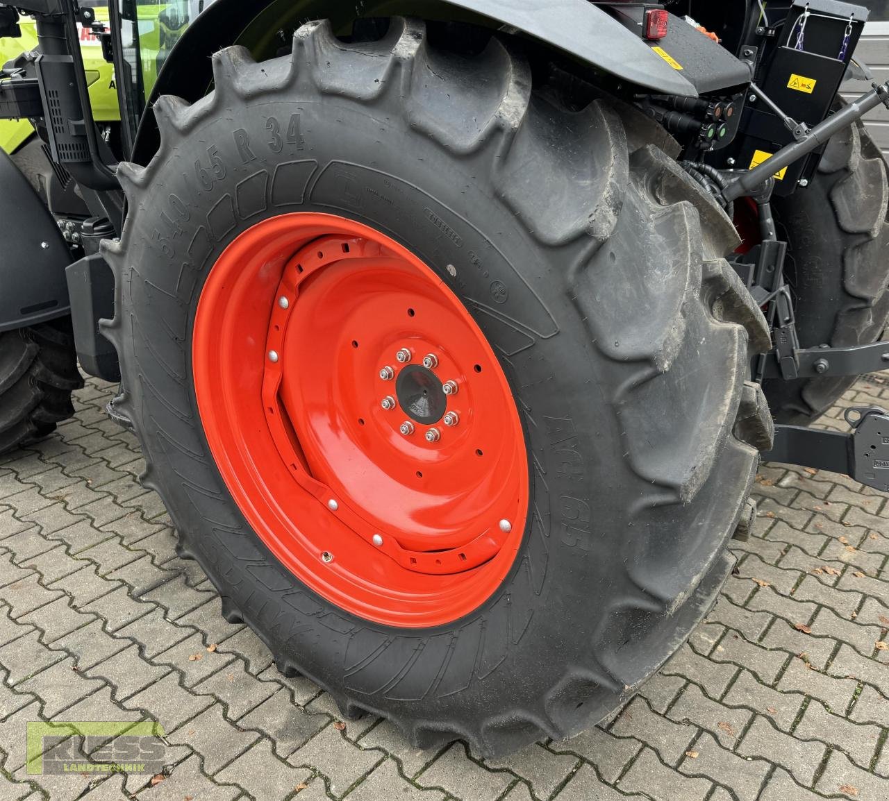 Traktor of the type CLAAS AXOS 240 Advanced FL-Konsole, Neumaschine in Homberg/Ohm - Maulbach (Picture 8)