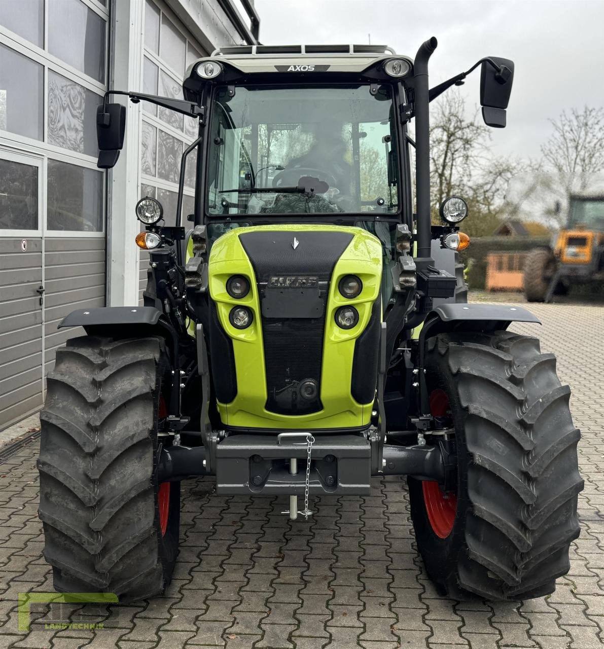Traktor of the type CLAAS AXOS 240 Advanced FL-Konsole, Neumaschine in Homberg/Ohm - Maulbach (Picture 9)