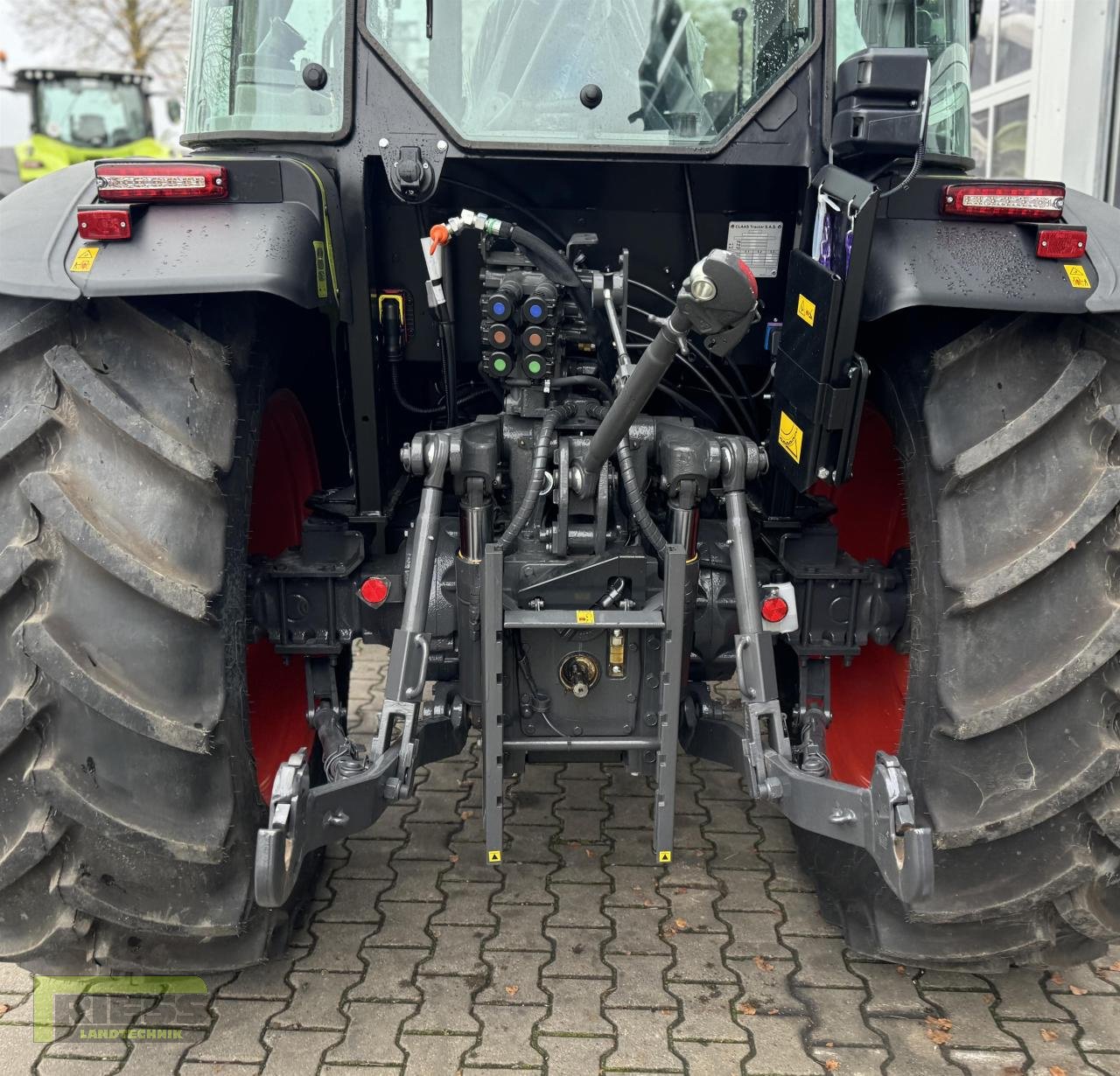 Traktor of the type CLAAS AXOS 240 Advanced FL-Konsole, Neumaschine in Homberg/Ohm - Maulbach (Picture 12)