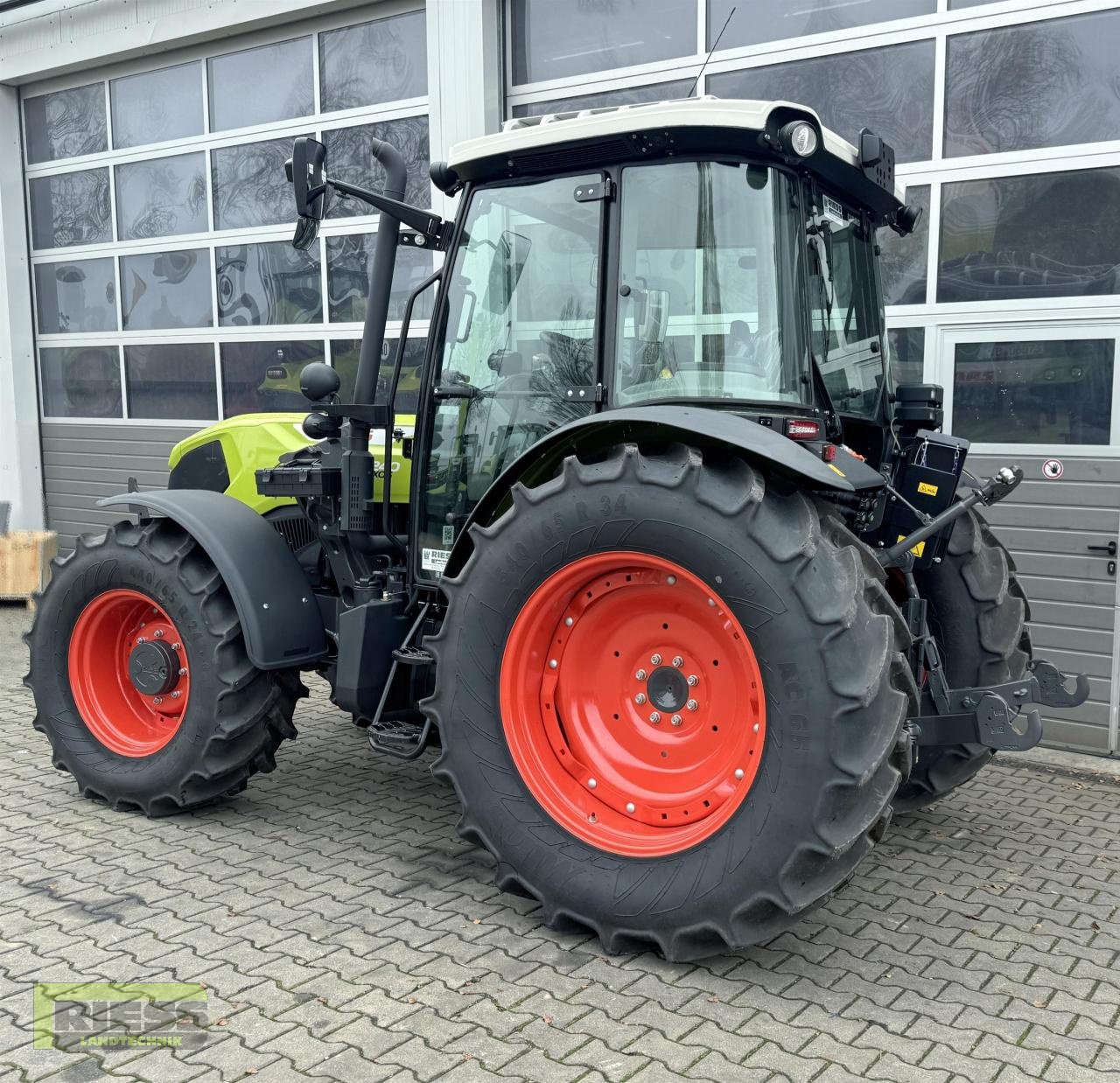 Traktor of the type CLAAS AXOS 240 Advanced FL-Konsole, Neumaschine in Homberg/Ohm - Maulbach (Picture 13)