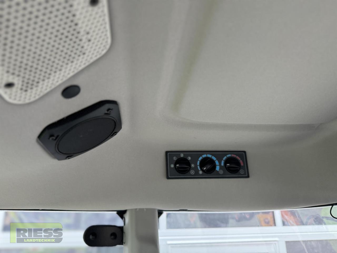 Traktor of the type CLAAS AXOS 240 Advanced FL-Konsole, Neumaschine in Homberg/Ohm - Maulbach (Picture 15)