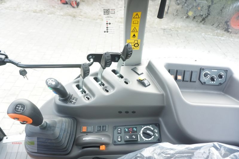 Traktor des Typs CLAAS AXOS 240 ADVANCED, Neumaschine in Töging am Inn (Bild 6)