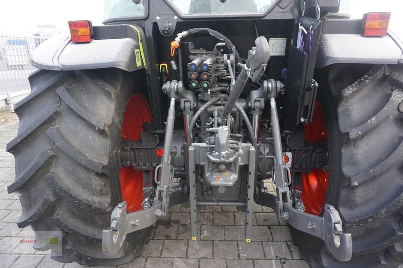 Traktor des Typs CLAAS AXOS 240 ADVANCED, Vorführmaschine in Töging am Inn (Bild 5)