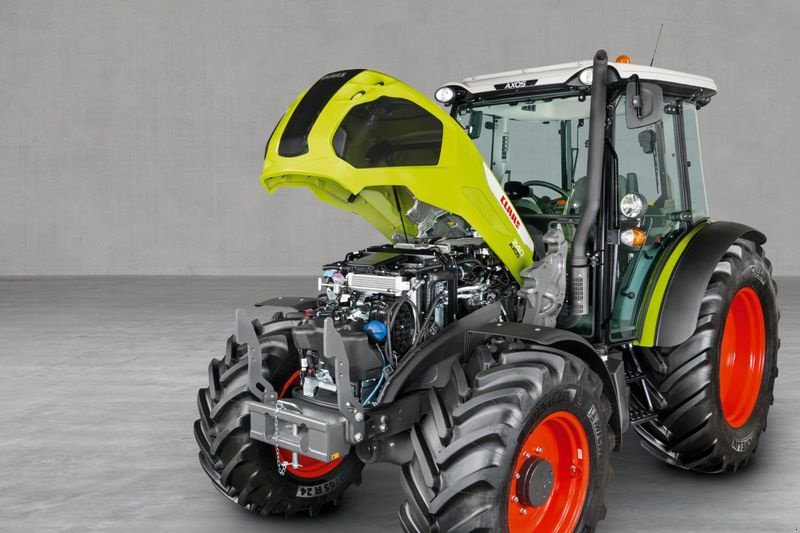 Traktor des Typs CLAAS AXOS 240 ADVANCED, Neumaschine in Hof (Bild 2)