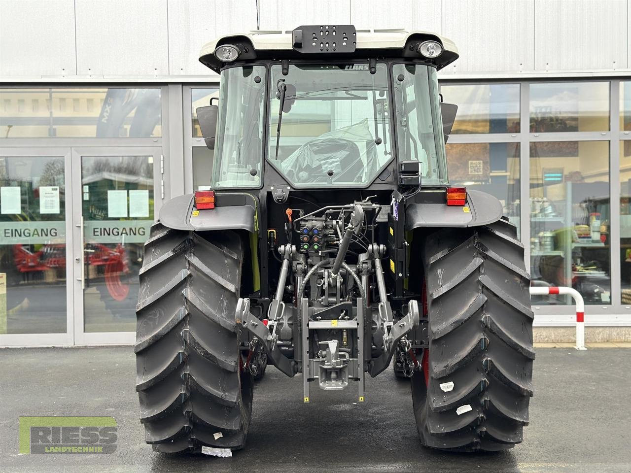 Traktor des Typs CLAAS AXOS 240 Advanced, Neumaschine in Homberg (Ohm) - Maulbach (Bild 3)