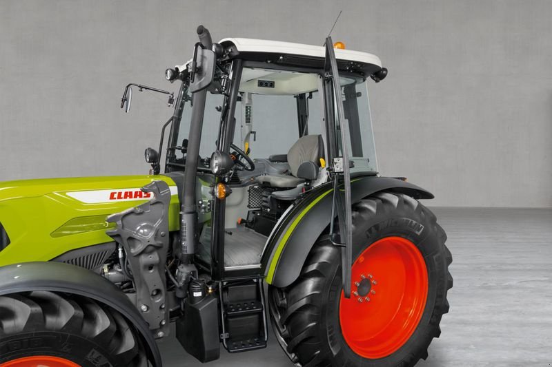 Traktor of the type CLAAS AXOS 240 ADVANCED, Neumaschine in Plech (Picture 9)