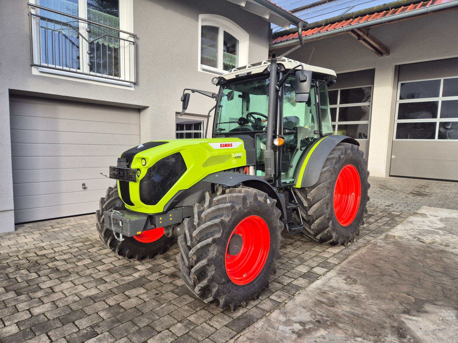 Traktor des Typs CLAAS Axos 240, Gebrauchtmaschine in Petersdorf (Bild 1)