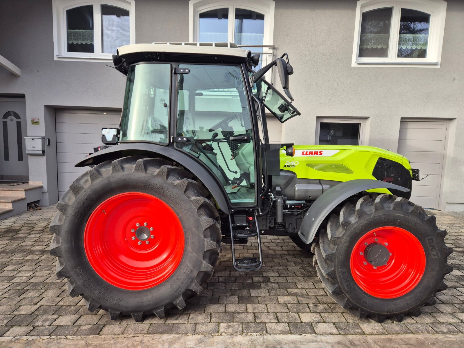 Traktor des Typs CLAAS Axos 240, Gebrauchtmaschine in Petersdorf (Bild 7)