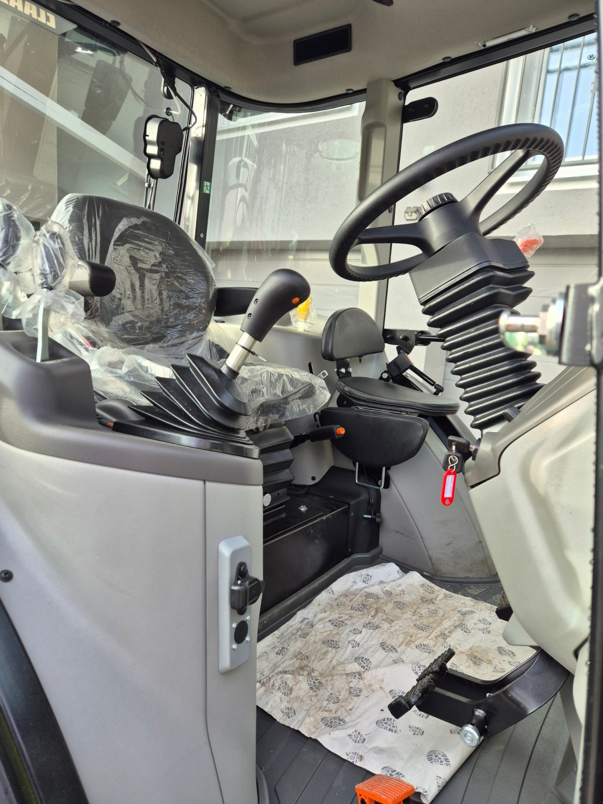 Traktor des Typs CLAAS Axos 240, Gebrauchtmaschine in Petersdorf (Bild 10)