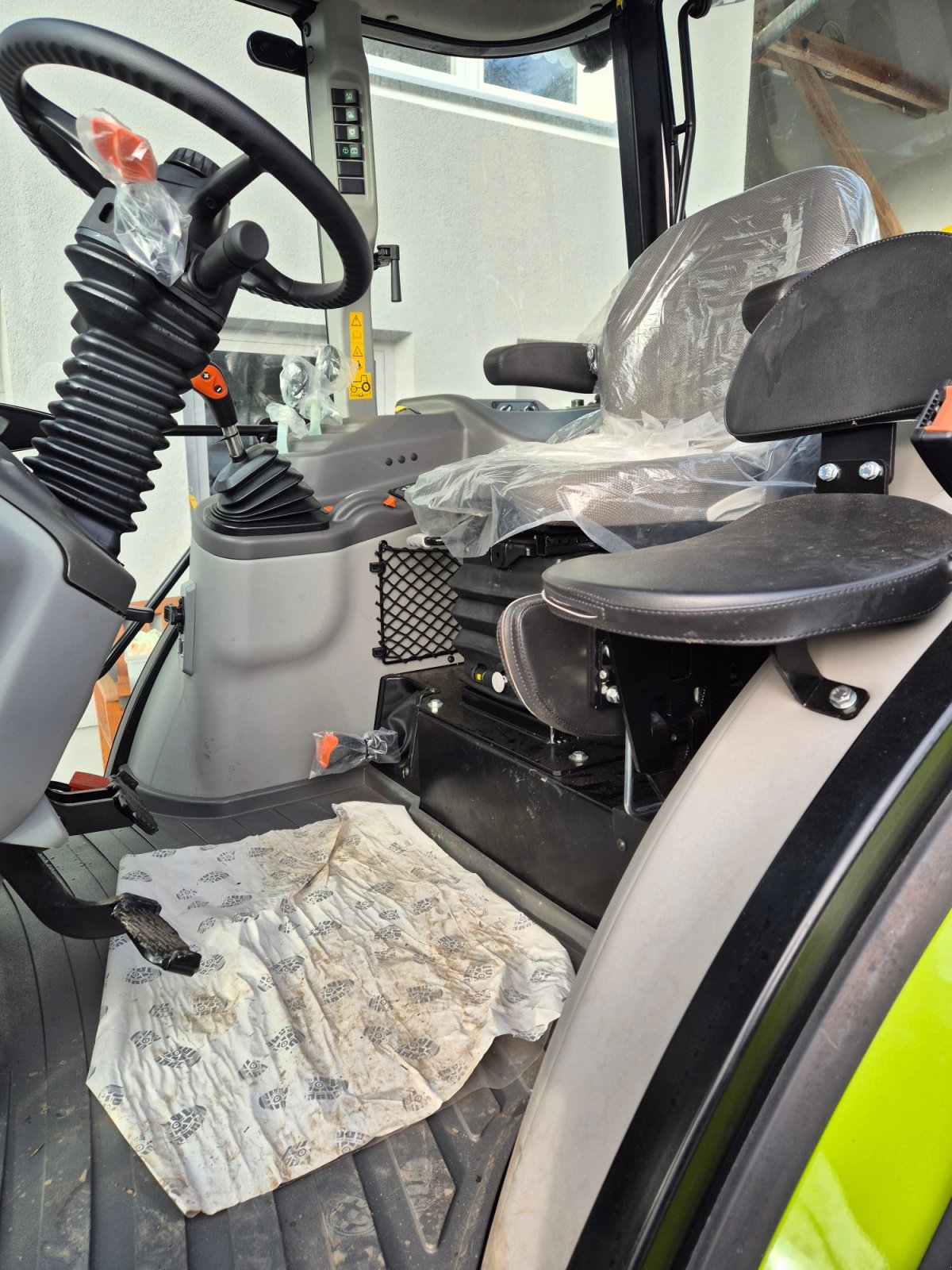 Traktor des Typs CLAAS Axos 240, Gebrauchtmaschine in Petersdorf (Bild 11)