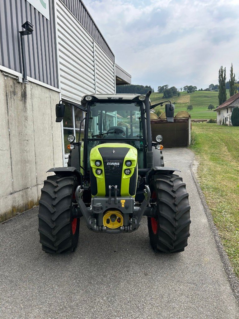 Traktor van het type CLAAS Axos 240, Ausstellungsmaschine in Domdidier (Foto 3)