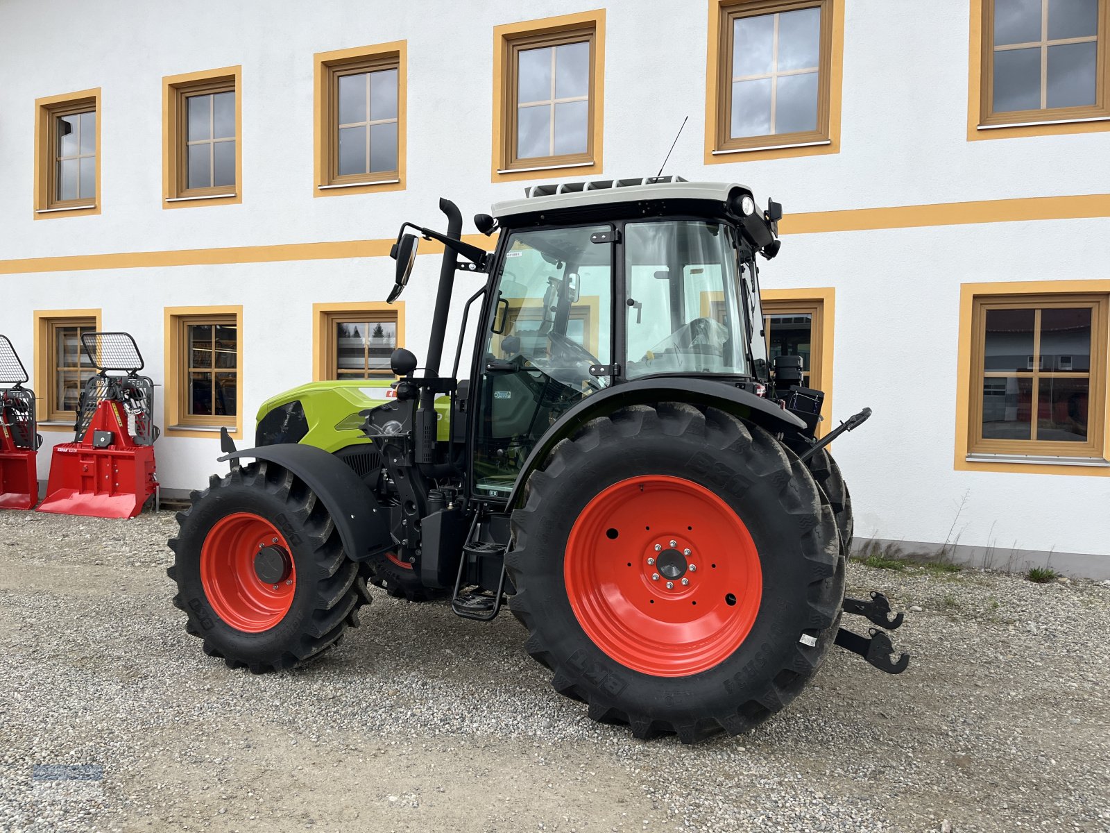 Traktor des Typs CLAAS Axos 240, Neumaschine in Schnaitsee (Bild 5)
