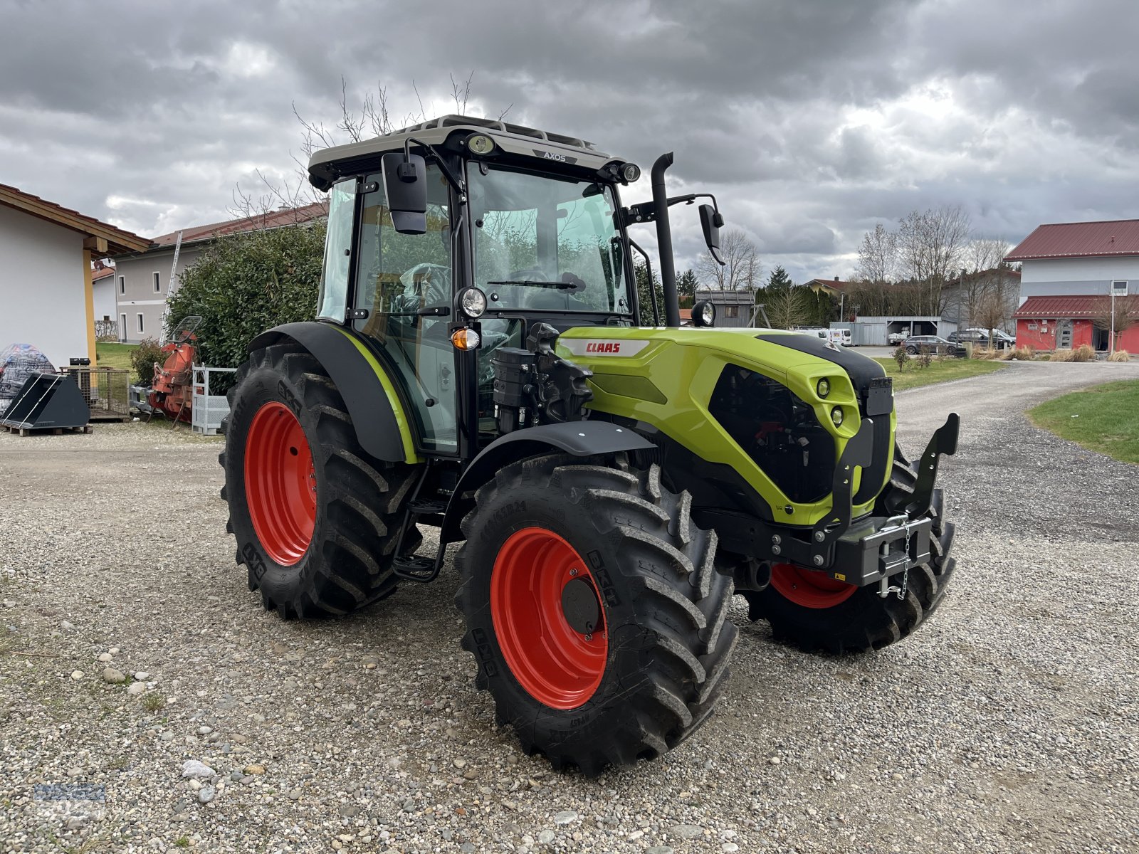 Traktor des Typs CLAAS Axos 240, Neumaschine in Schnaitsee (Bild 8)