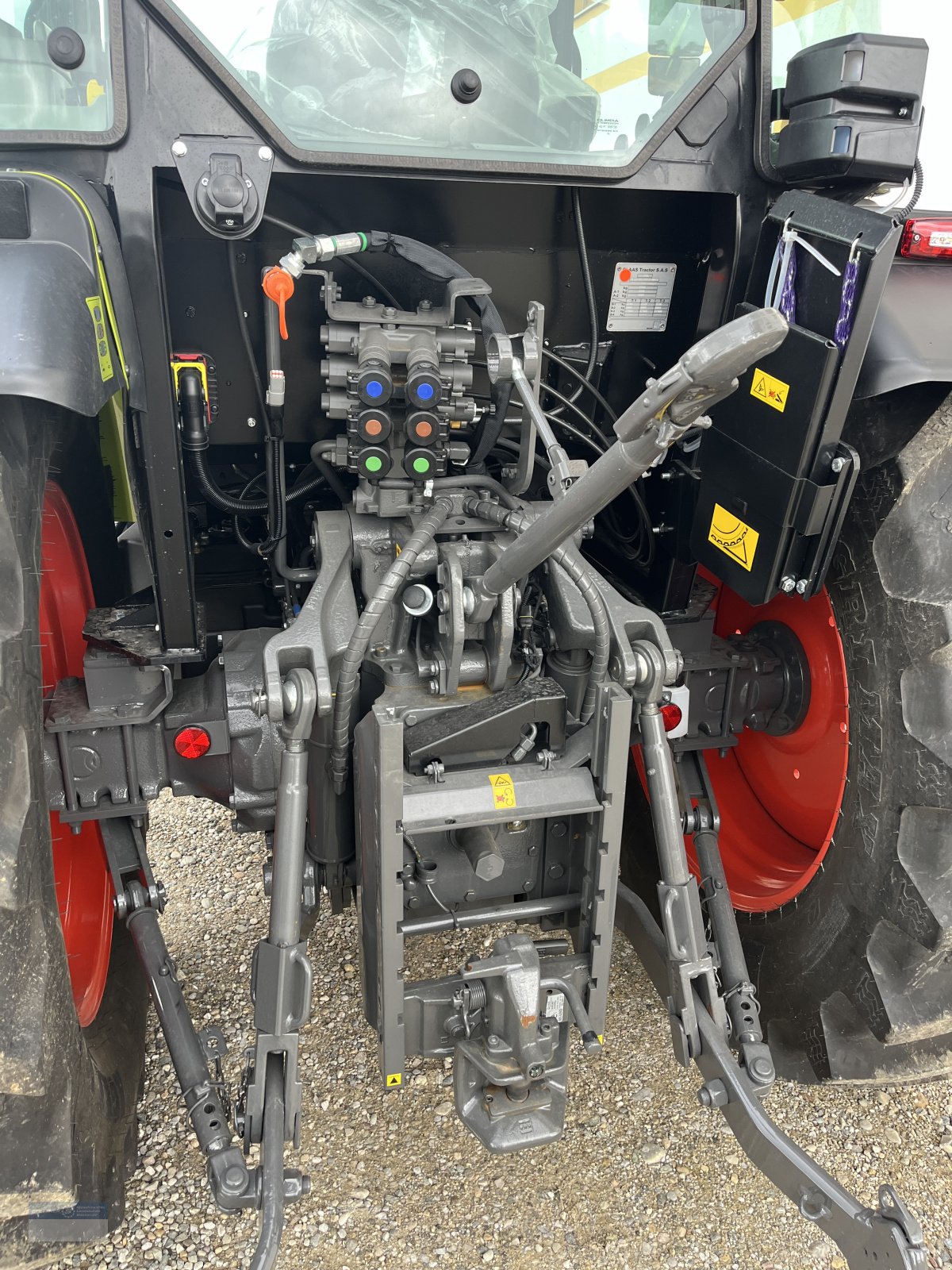 Traktor des Typs CLAAS Axos 240, Neumaschine in Schnaitsee (Bild 10)