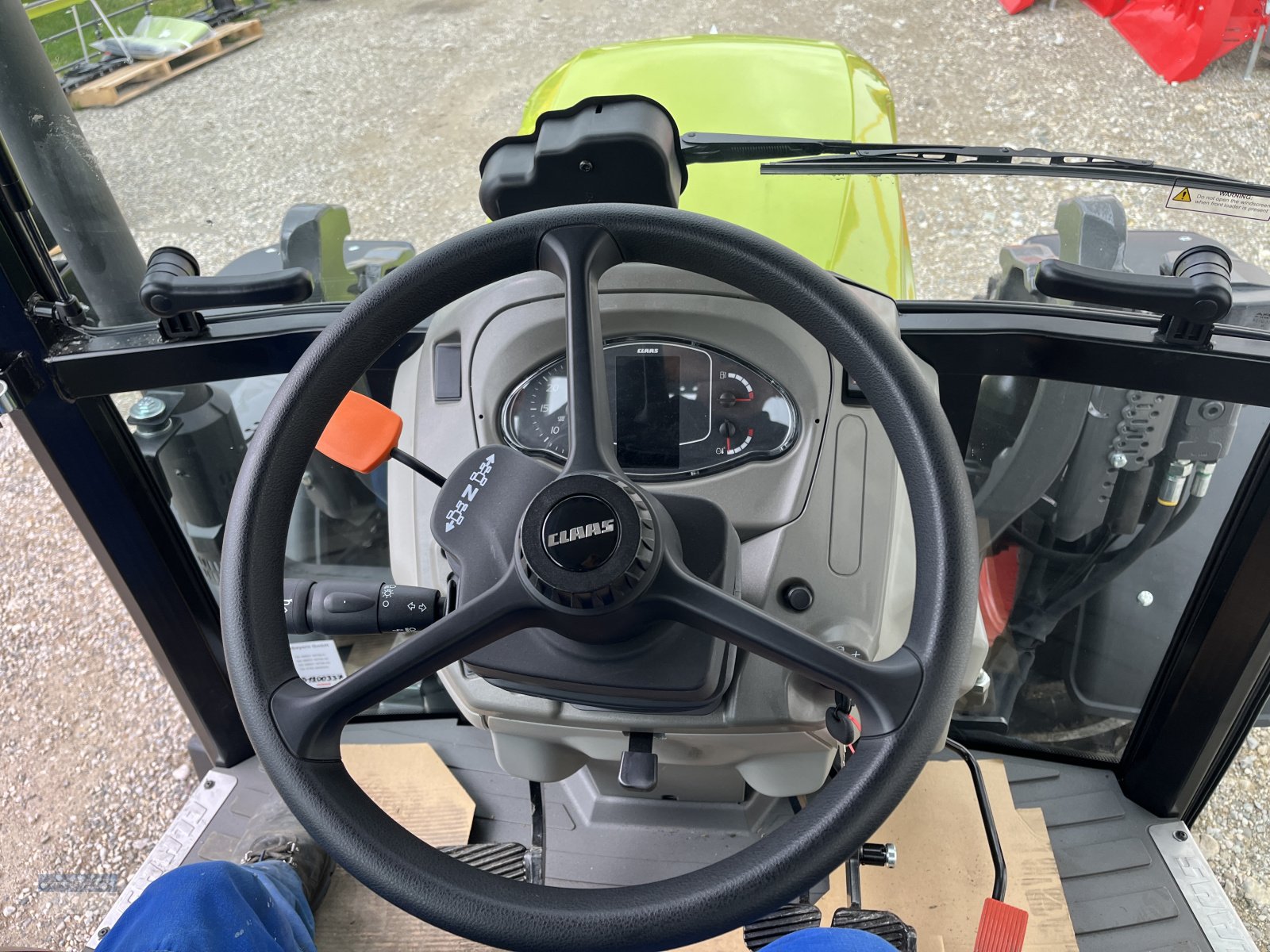 Traktor des Typs CLAAS Axos 240, Neumaschine in Schnaitsee (Bild 14)