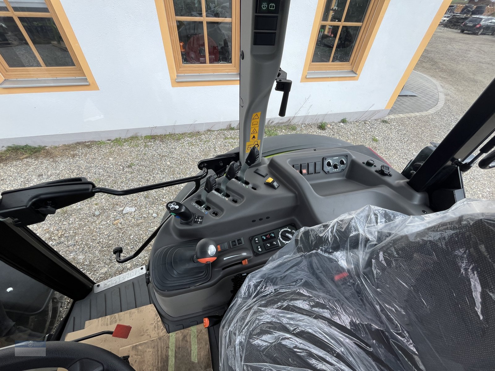 Traktor des Typs CLAAS Axos 240, Neumaschine in Schnaitsee (Bild 15)