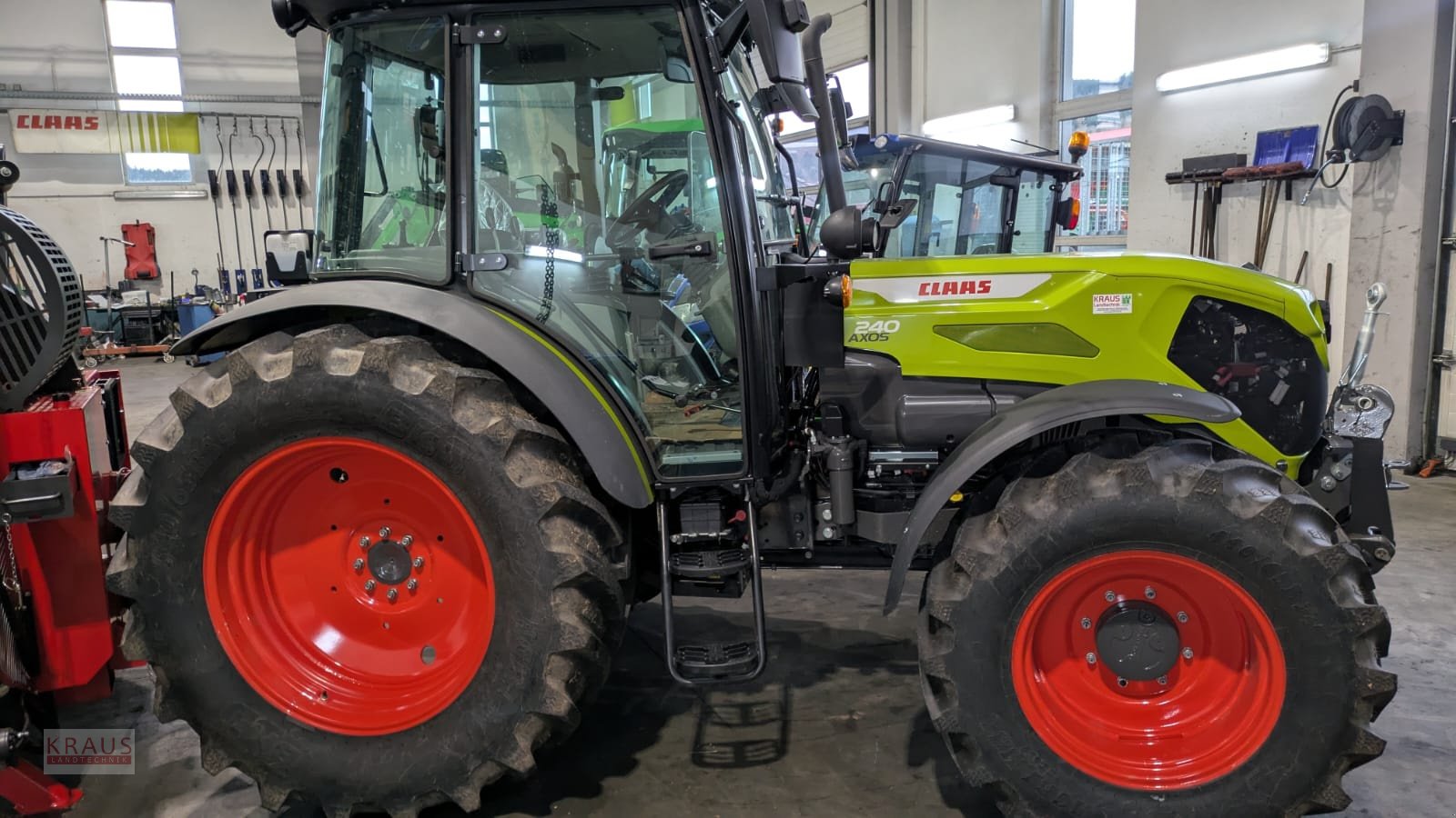 Traktor des Typs CLAAS Axos 240, Neumaschine in Geiersthal (Bild 2)