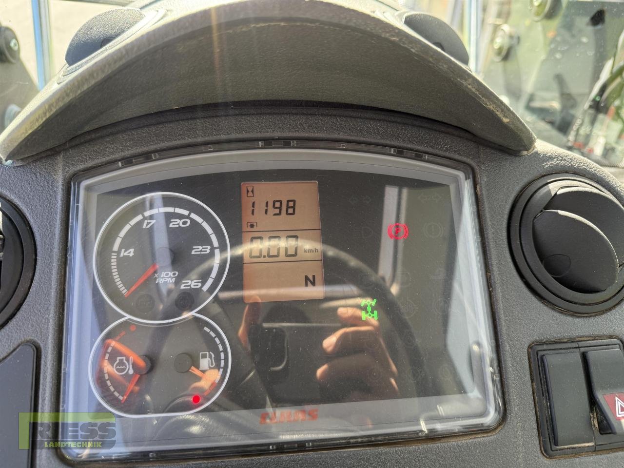 Traktor от тип CLAAS AXOS 310 CL A22 Quicke A46 Sauter FHZ, Gebrauchtmaschine в Homberg/Ohm - Maulbach (Снимка 7)