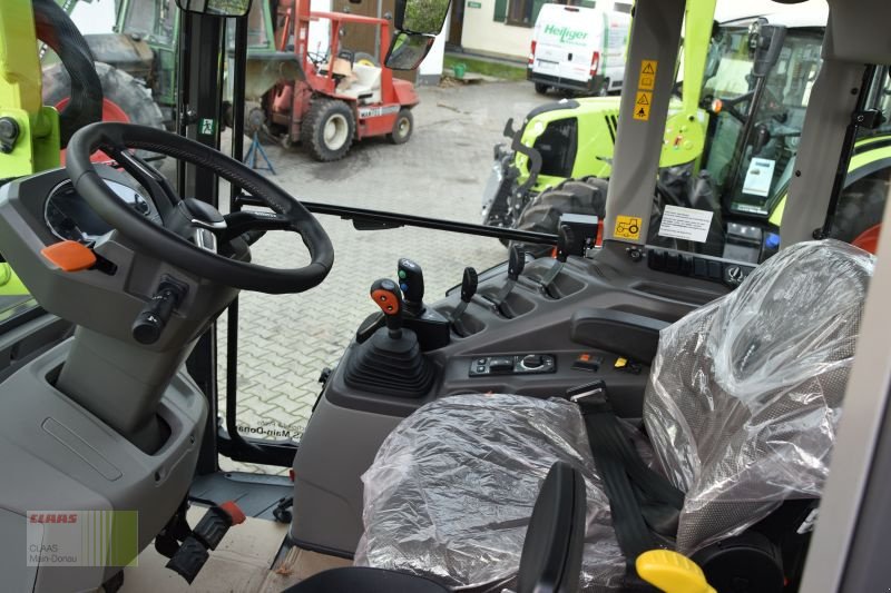 Traktor des Typs CLAAS AXOS  3.105 mit  FL 100 C, Neumaschine in Volkenschwand (Bild 12)