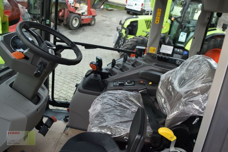 Traktor des Typs CLAAS AXOS  3.105 mit  FL 100 C, Neumaschine in Volkenschwand (Bild 11)
