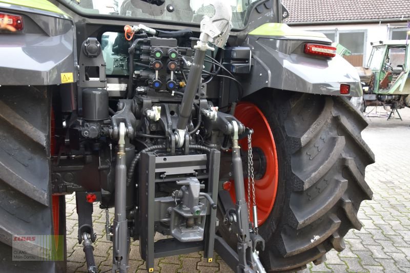 Traktor des Typs CLAAS AXOS  3.105 mit  FL 100 C, Neumaschine in Volkenschwand (Bild 8)