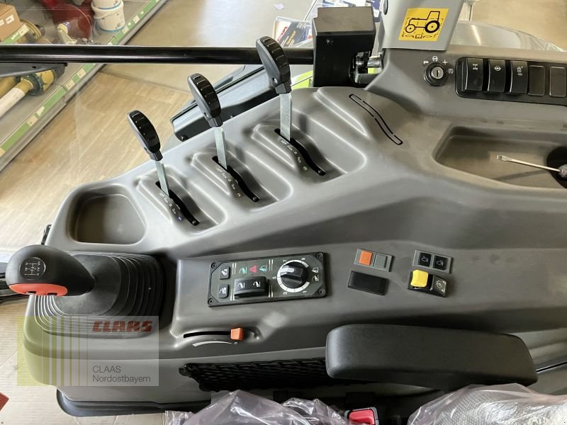 Traktor des Typs CLAAS AXOS 3.105, Neumaschine in Gefrees (Bild 17)