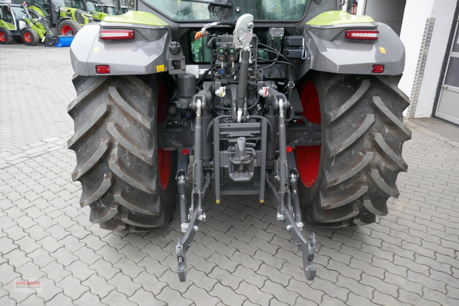 Traktor des Typs CLAAS Axos 3.105, Neumaschine in Dorfen (Bild 8)