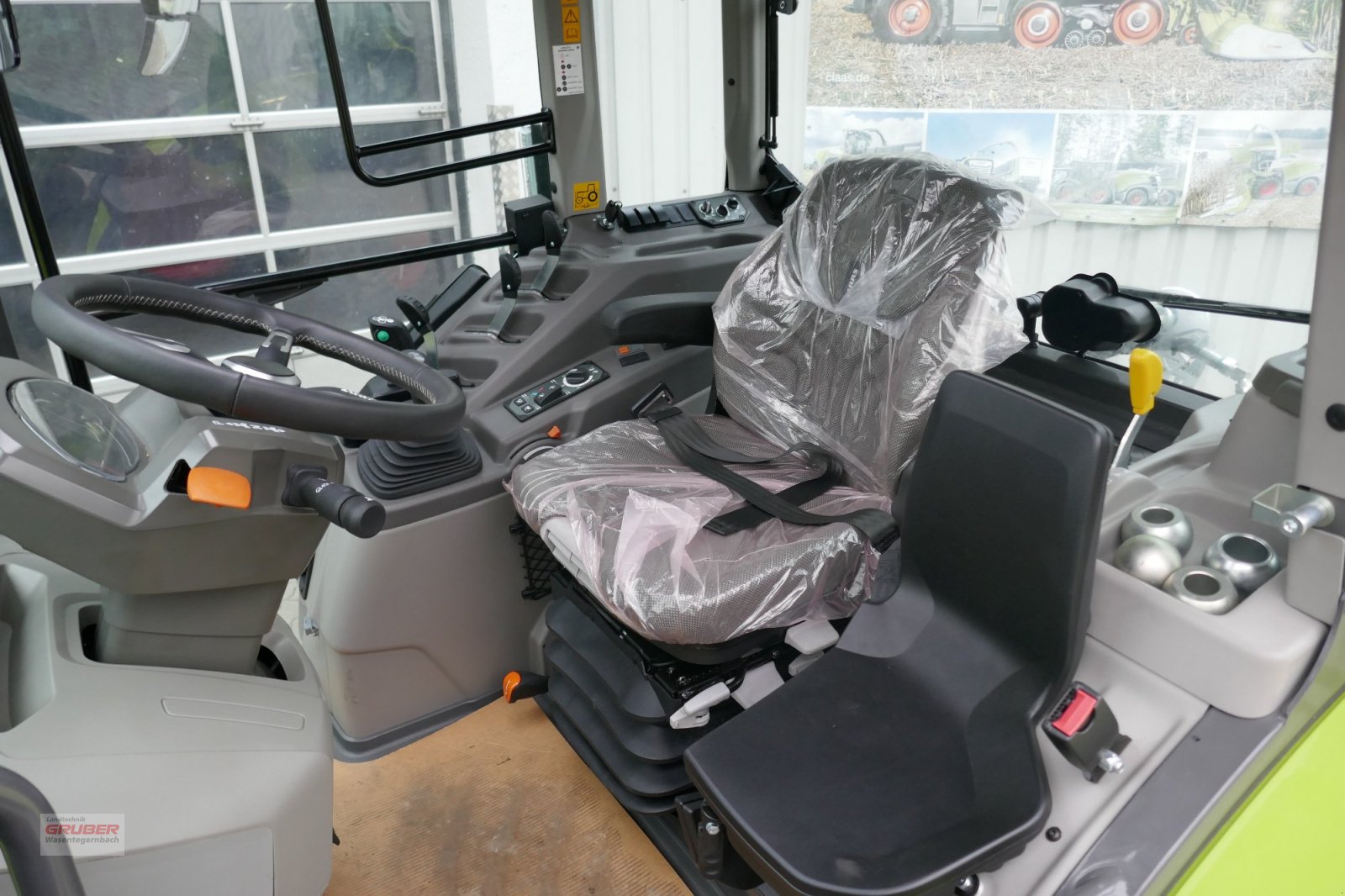 Traktor des Typs CLAAS Axos 3.105, Neumaschine in Dorfen (Bild 10)