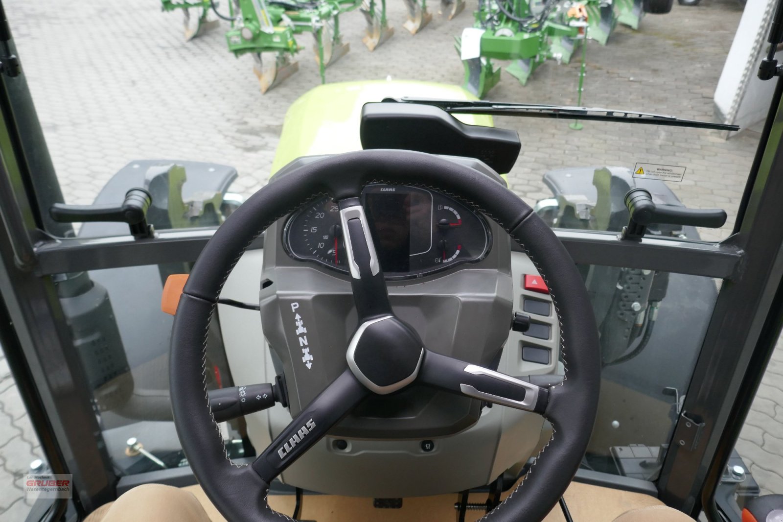 Traktor des Typs CLAAS Axos 3.105, Neumaschine in Dorfen (Bild 12)