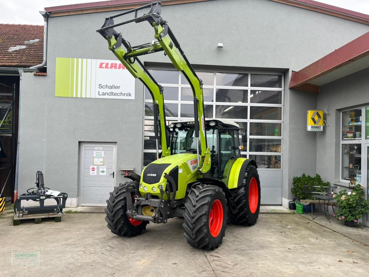 Traktor of the type CLAAS Axos 310c, Frontlader, FHZ, Drulu, sehr gepflegt, Gebrauchtmaschine in Geiselhöring (Picture 3)