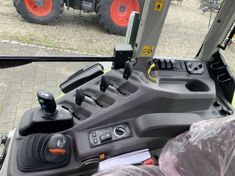 Traktor des Typs CLAAS AXOS 3.120, Vorführmaschine in Grabenstätt/Erlstätt (Bild 14)