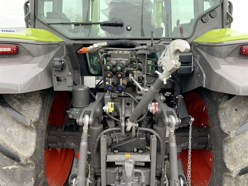 Traktor des Typs CLAAS AXOS 3.120, Vorführmaschine in Grabenstätt/Erlstätt (Bild 5)