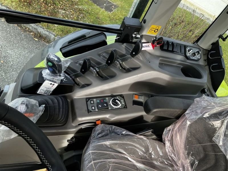 Traktor des Typs CLAAS AXOS  3.120, Neumaschine in Grabenstätt-Erlstätt (Bild 9)